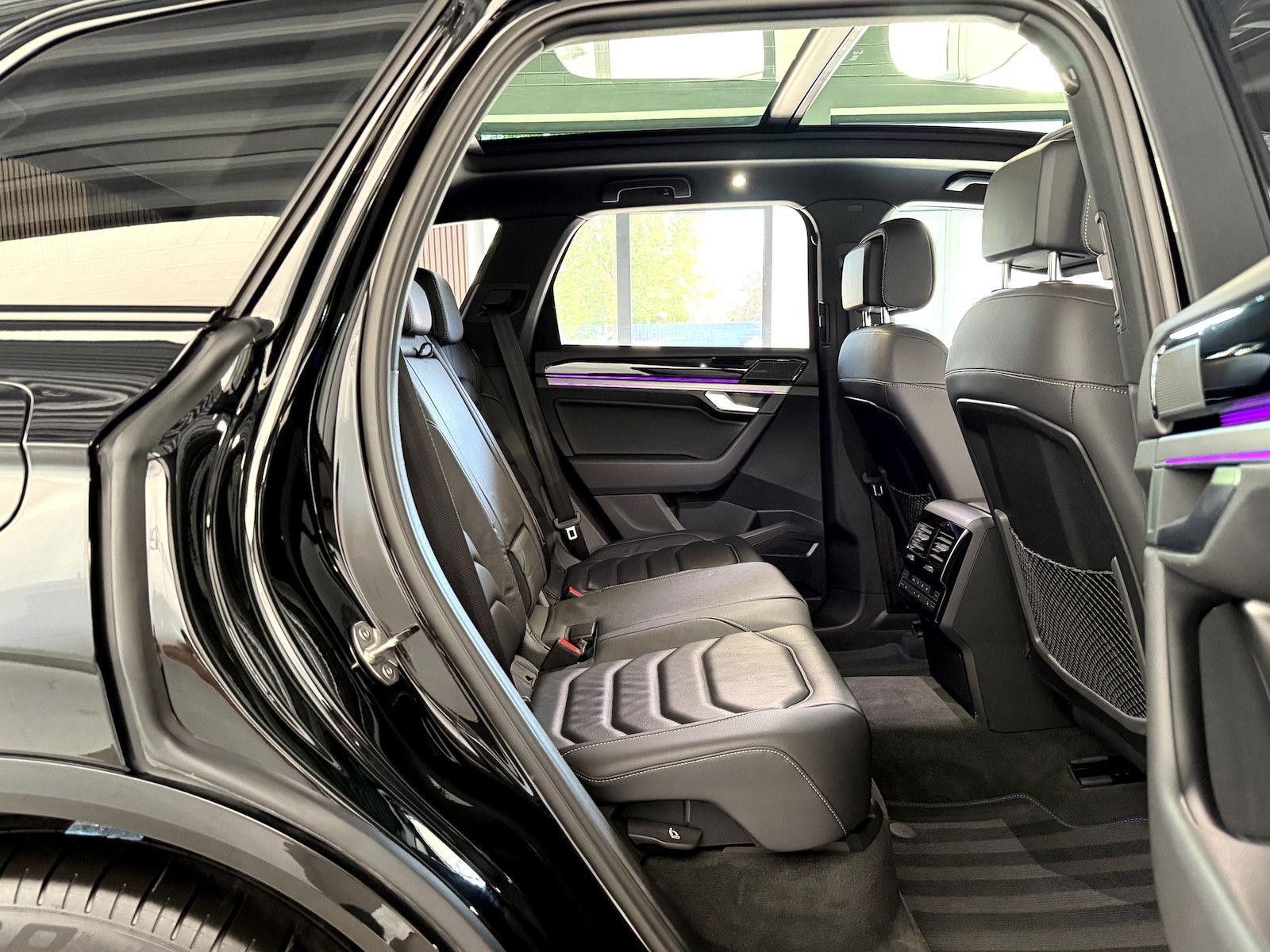 Volkswagen Touareg R 3.0TSI*BlackStyle*Pano*AHK*HUD*Massage