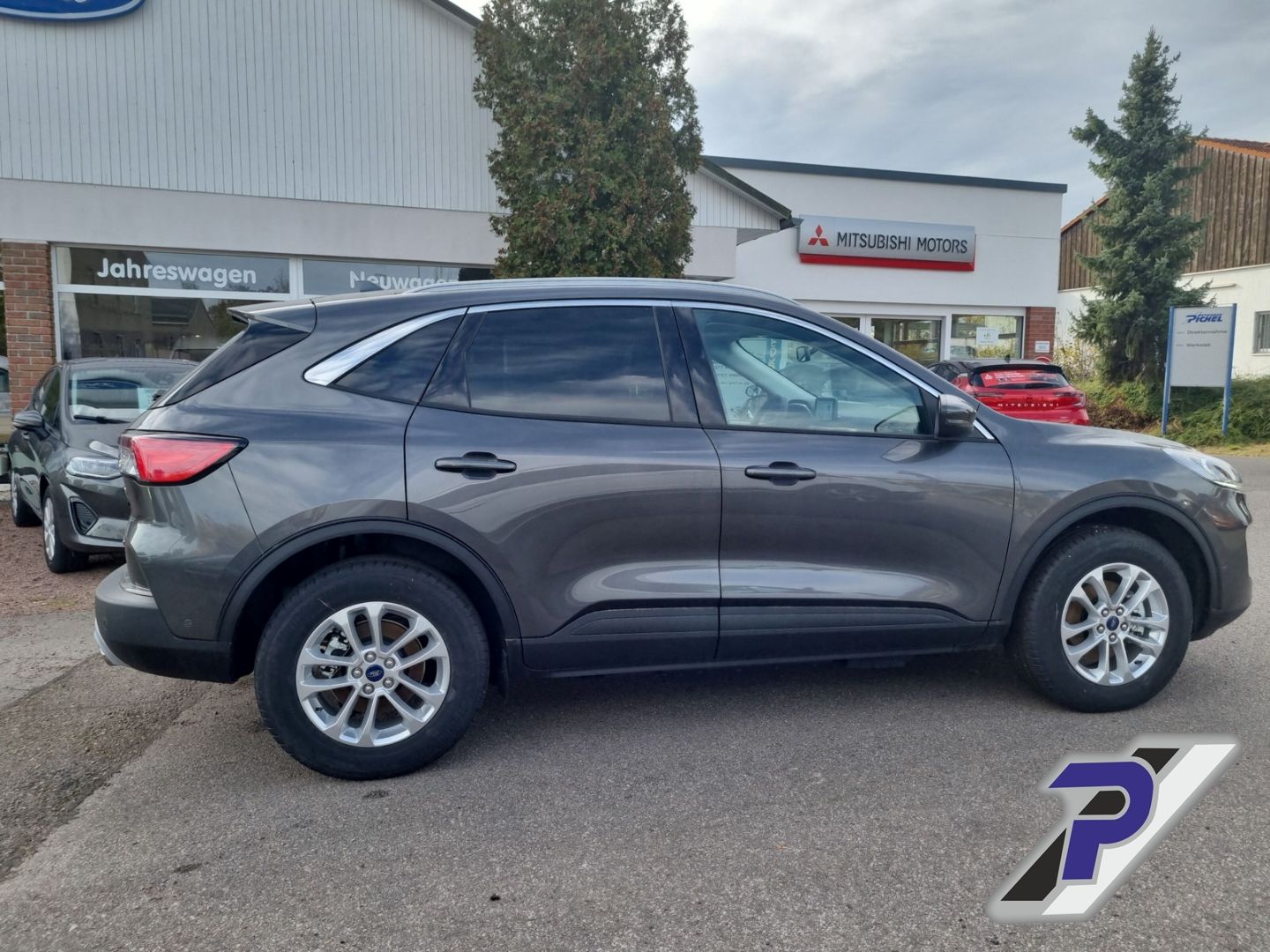 Ford Kuga Plug-In Hybrid Titanium X - Samsaru's Car Outlet