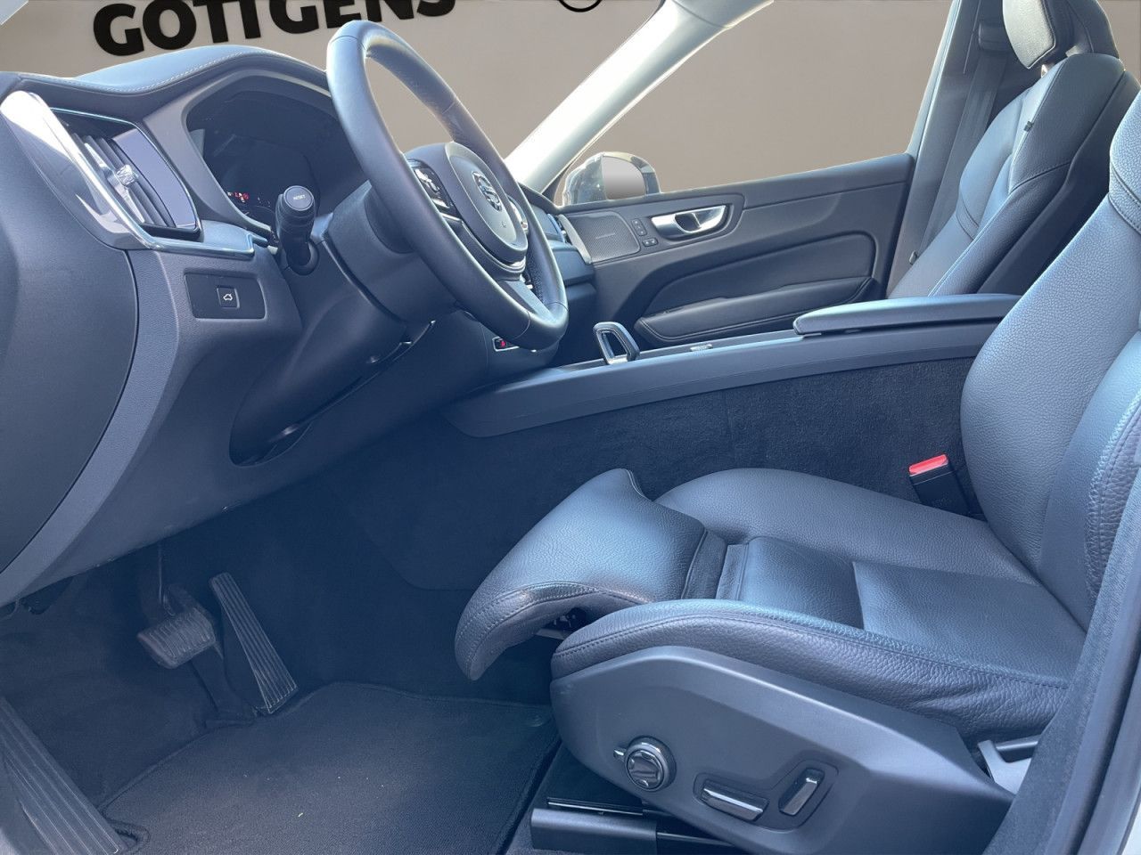 Volvo XC60 B5 AWD Ultimate Dark AHK LED NAVI 20LM HuD