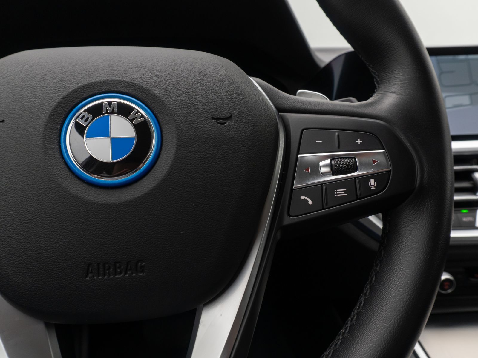 BMW 330e Sport Line - Samsaru's Car Outlet