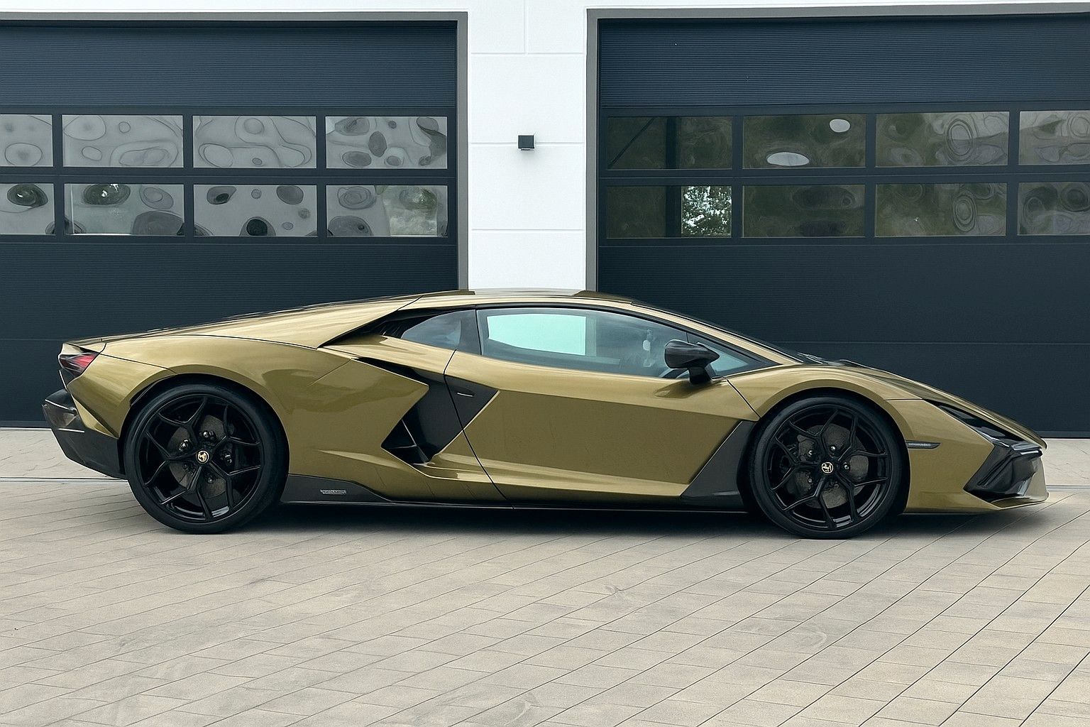 Lamborghini REVUELTO - Samsaru's Car Outlet
