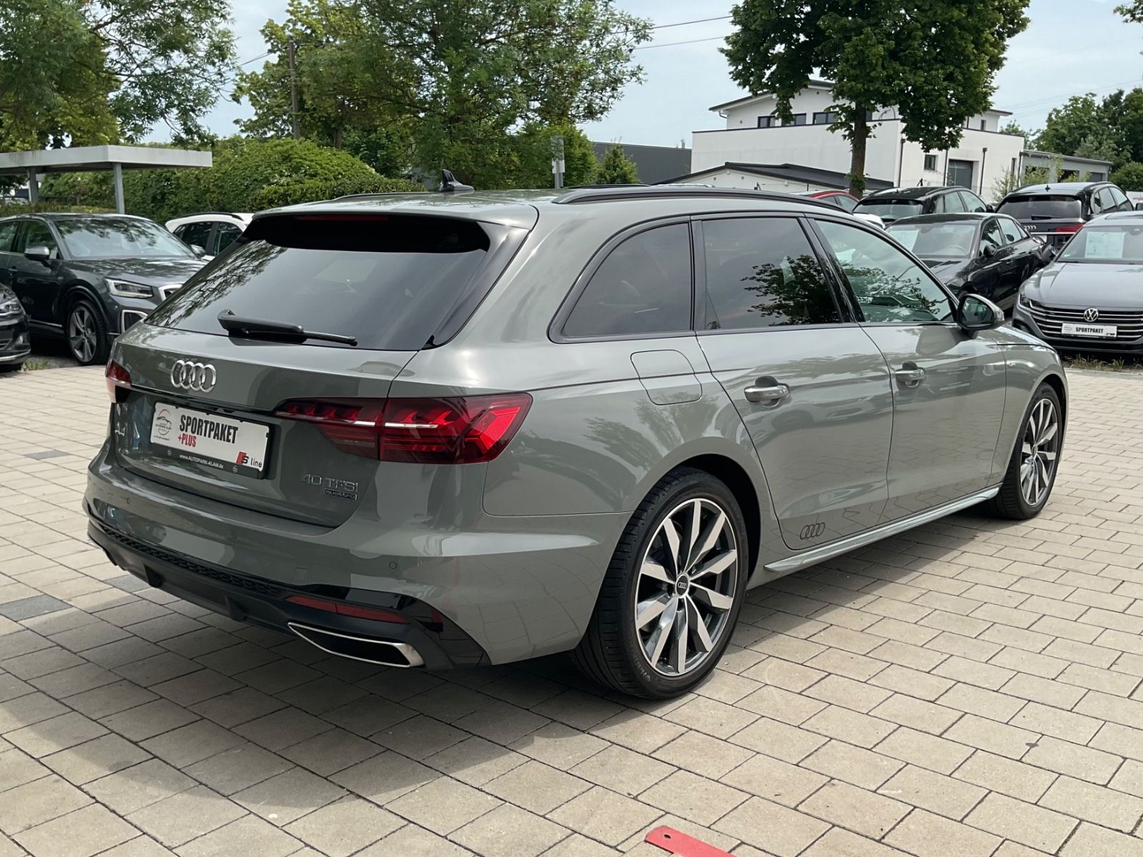 Audi A4 Av.40 TFSI quattro S line - Samsaru's Car Outlet