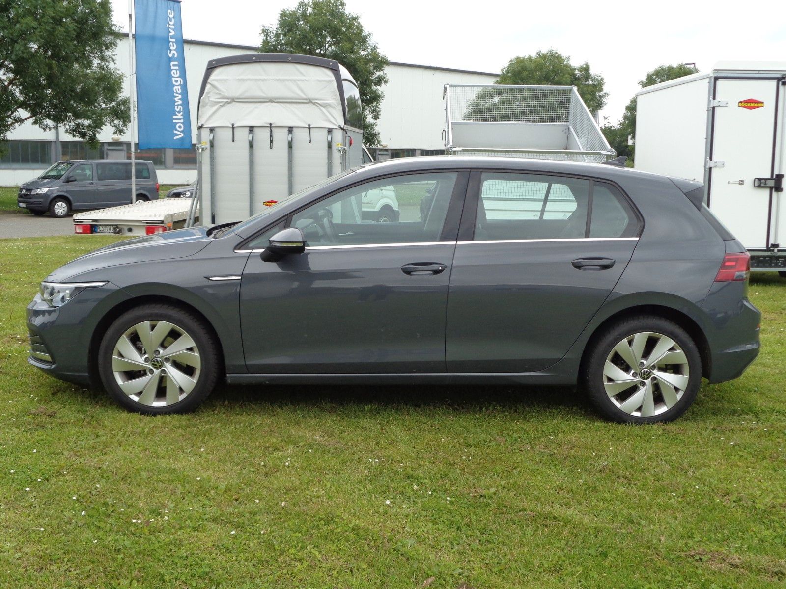 Volkswagen Golf VIII Lim. Style - Samsaru's Car Outlet