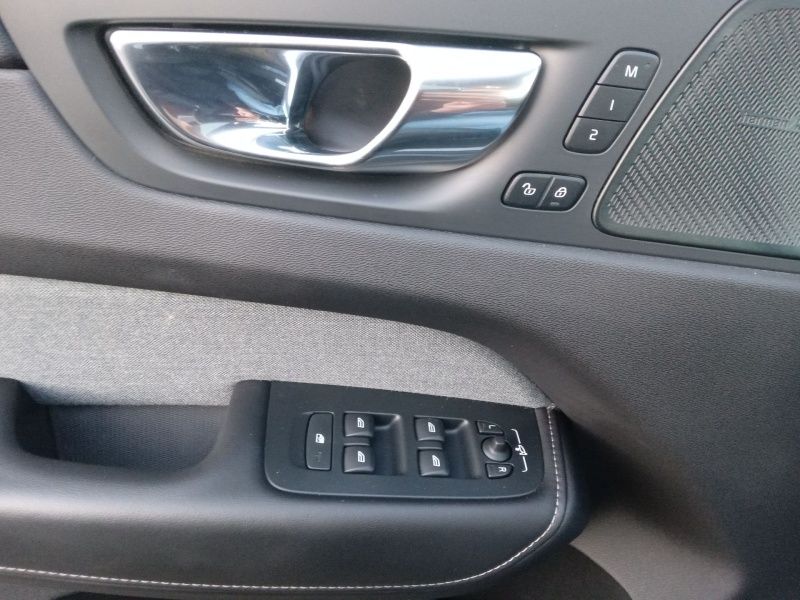 Volvo XC60 B5 Mild-Hybrid Diesel AWD Inscription - Samsaru's Car Outlet
