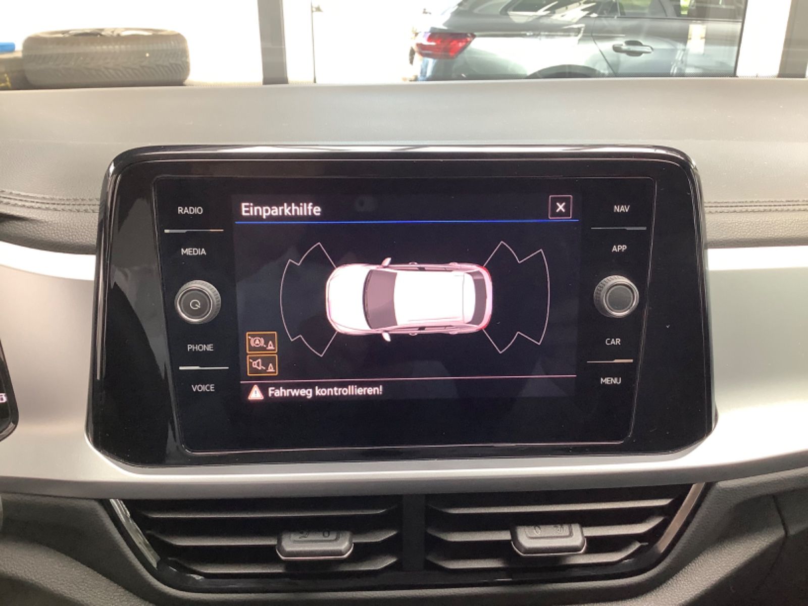 Volkswagen T-Roc Life DSG - Samsaru's Car Outlet