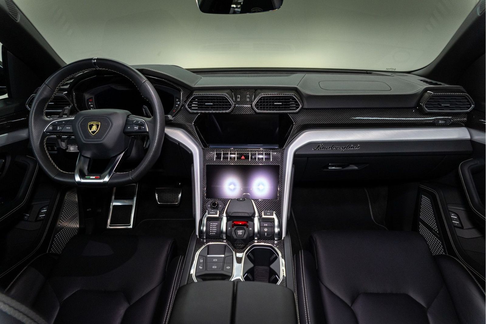 Lamborghini Urus - Samsaru's Car Outlet