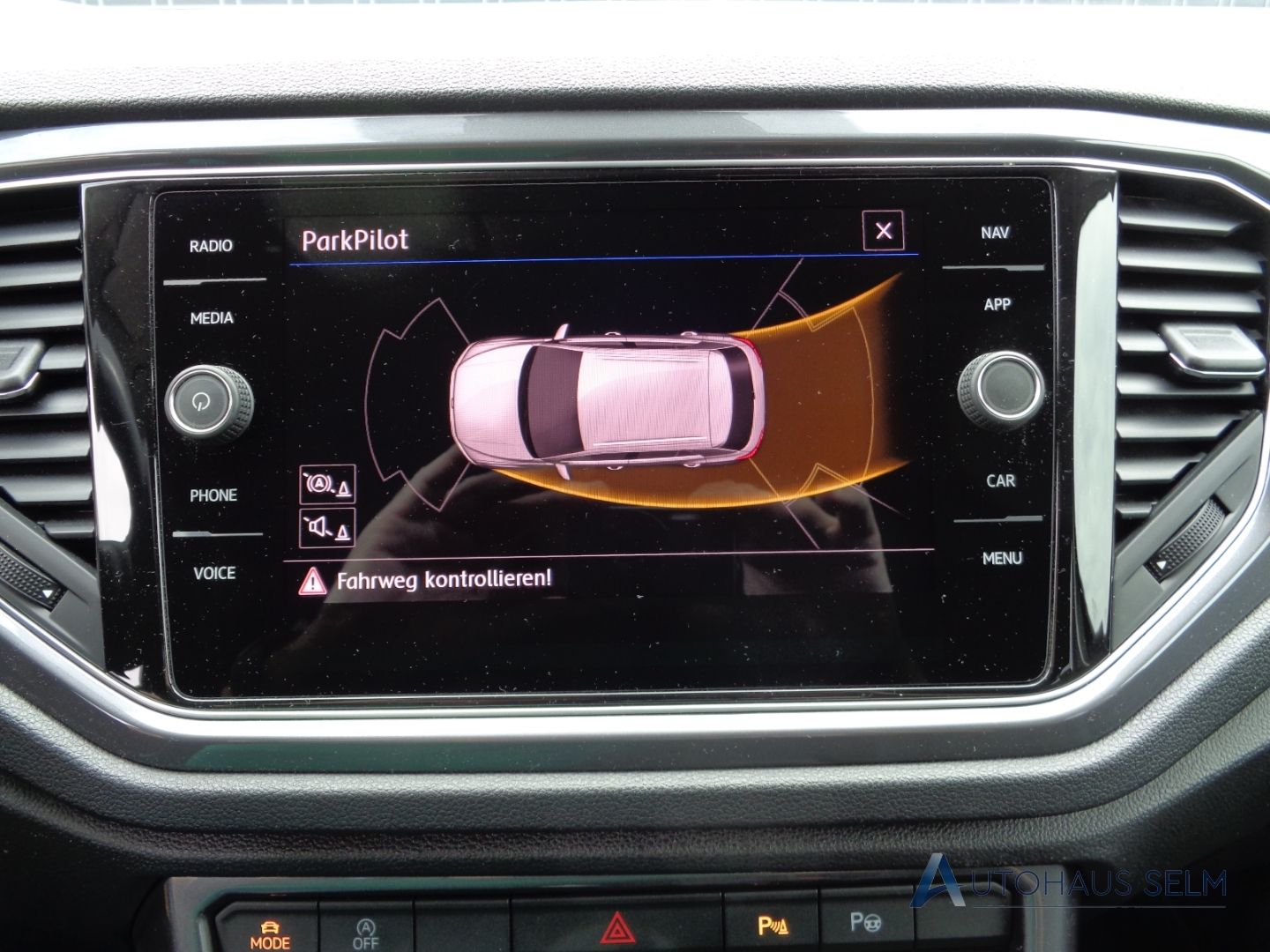 Volkswagen T-Roc 1.6 TDI IQ.DRIVE - Samsaru's Car Outlet