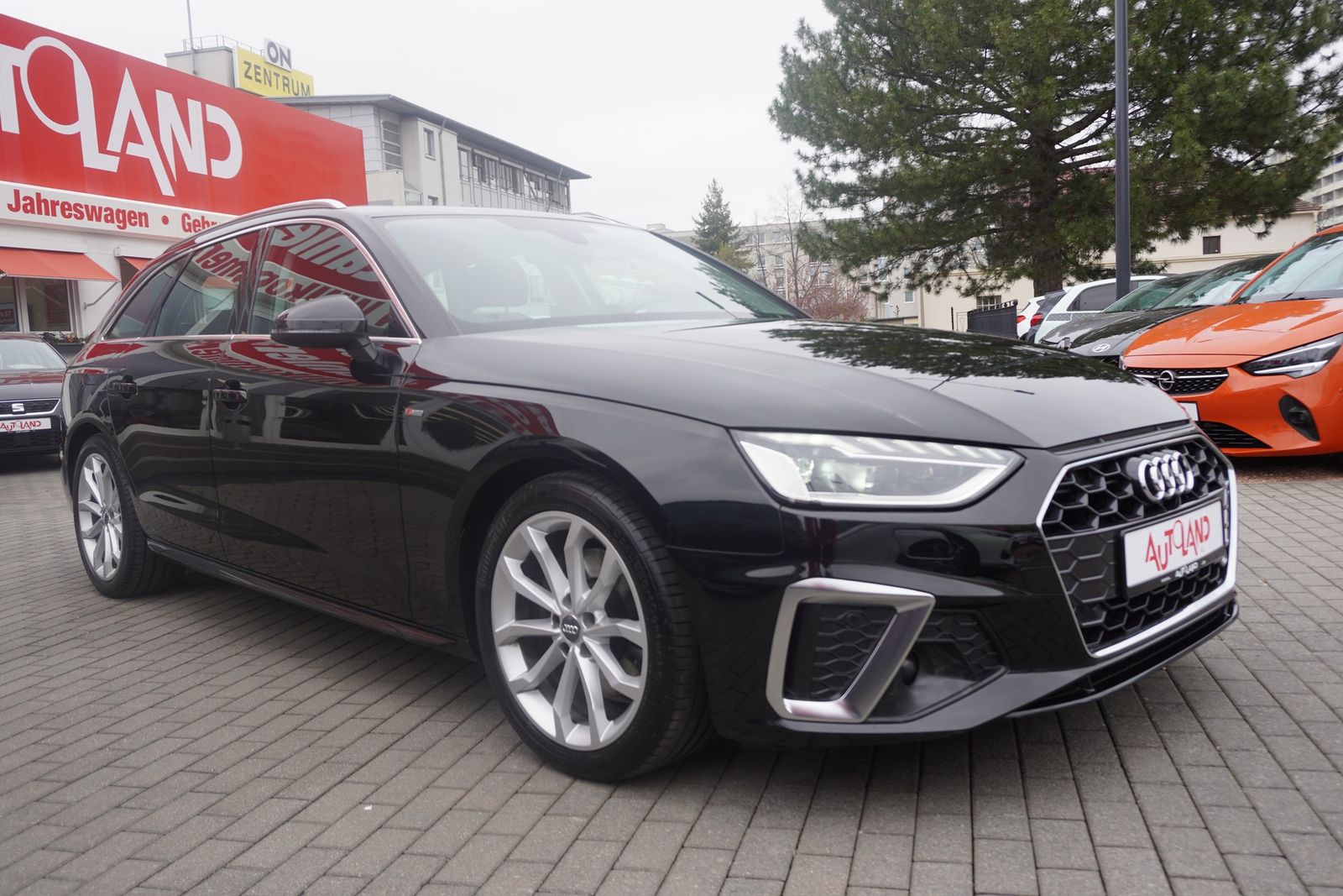 Audi A4 35 2.0 TFSI Avant S-line - Samsaru's Car Outlet