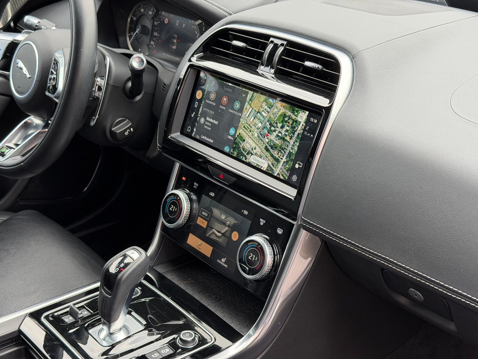 Jaguar XE R-Dynamic Black/PANO/360''KAM/MERIDIAN/LED