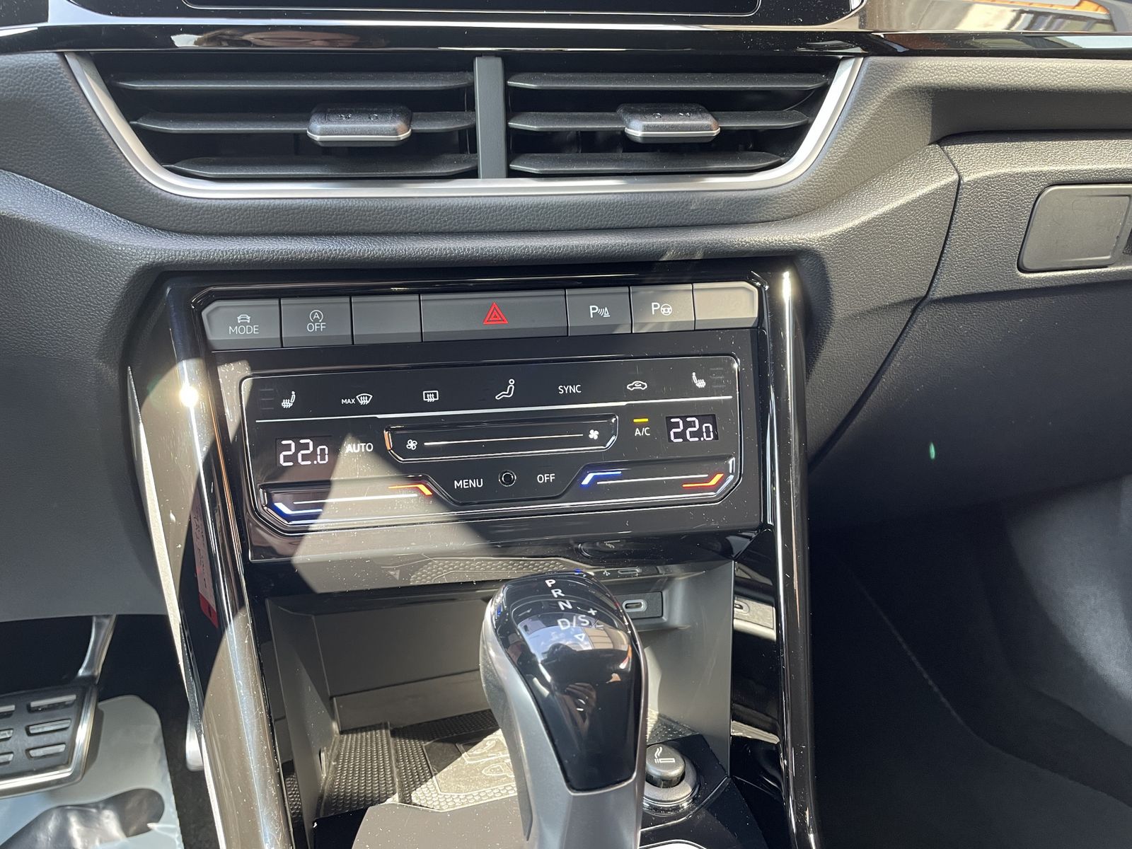 Volkswagen T-Roc 2.0 TDI R-Line - Samsaru's Car Outlet