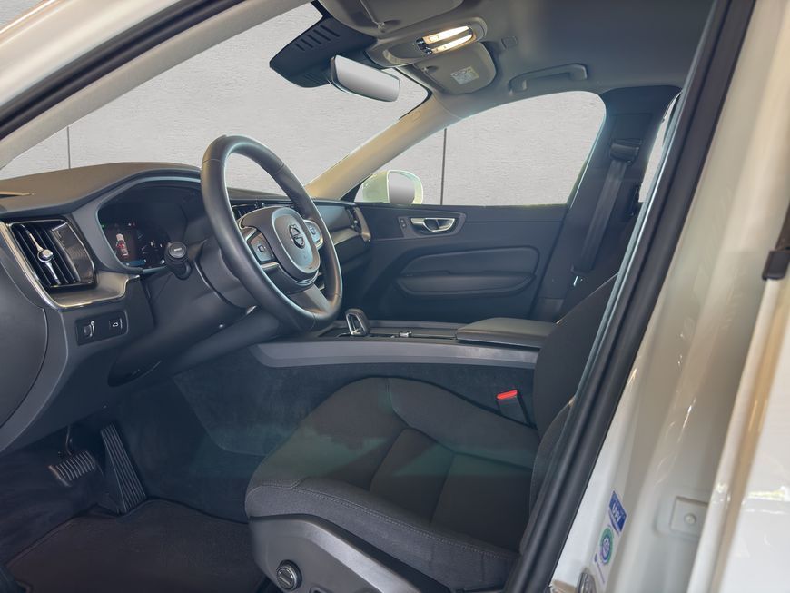 Volvo XC60 B5 D AWD Momentum Pro - Samsaru's Car Outlet