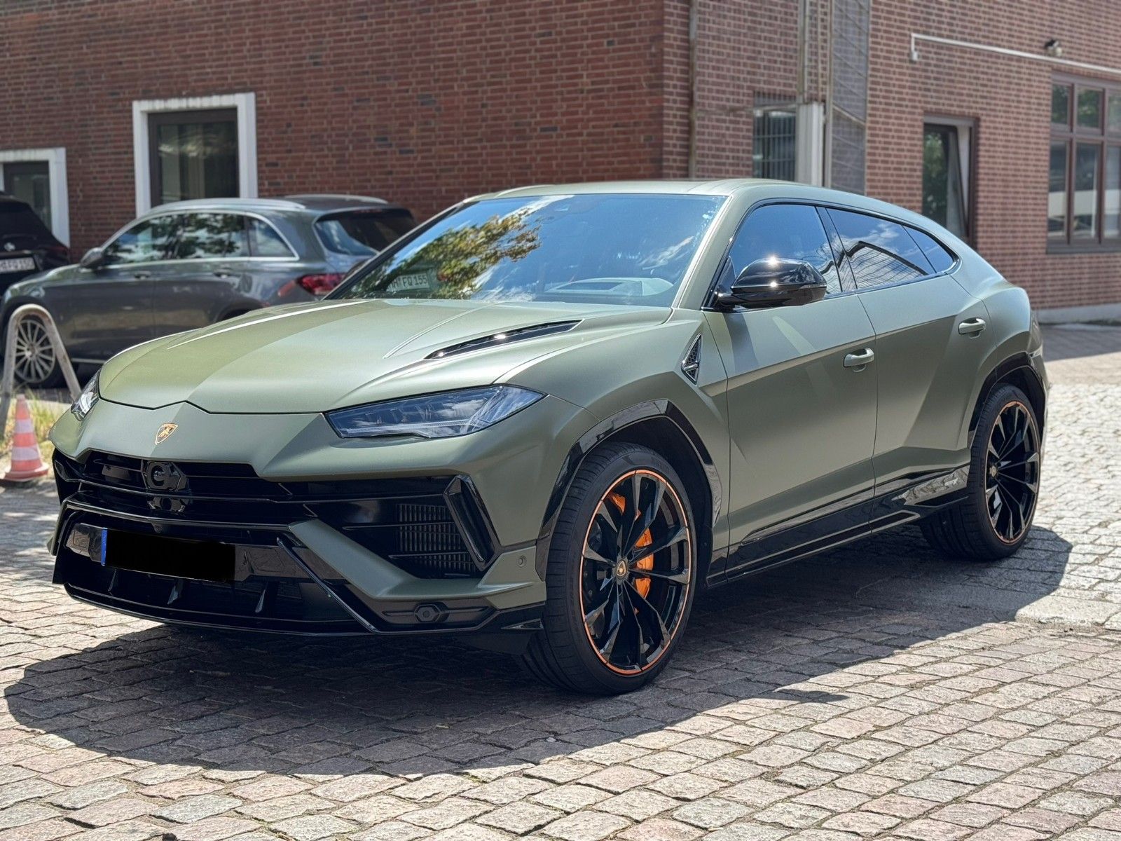 Lamborghini Urus 4.0 V8 S - Samsaru's Car Outlet