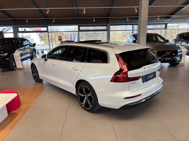Volvo V60 Ultra Bright Recharge Plug-In Hybrid AWD T8