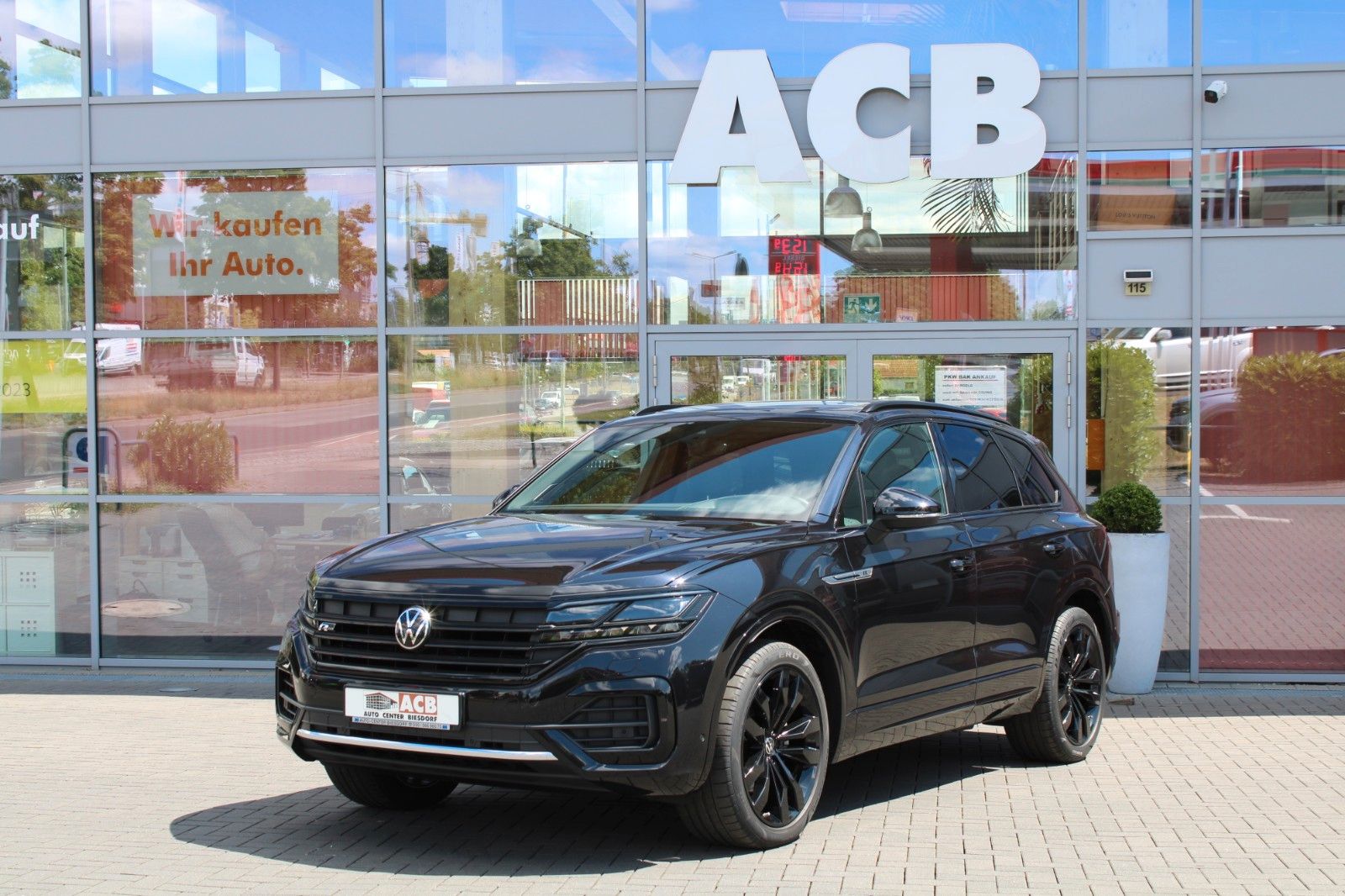 Volkswagen Touareg TDI R-Line - Samsaru's Car Outlet