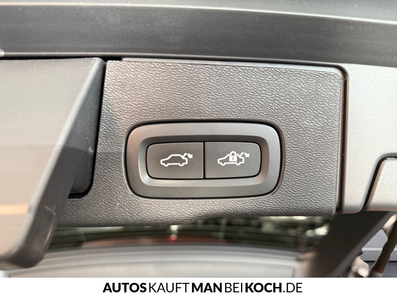 Volvo XC60 T6 Recharge AWD Plus Dark AHK PANO STDHz!