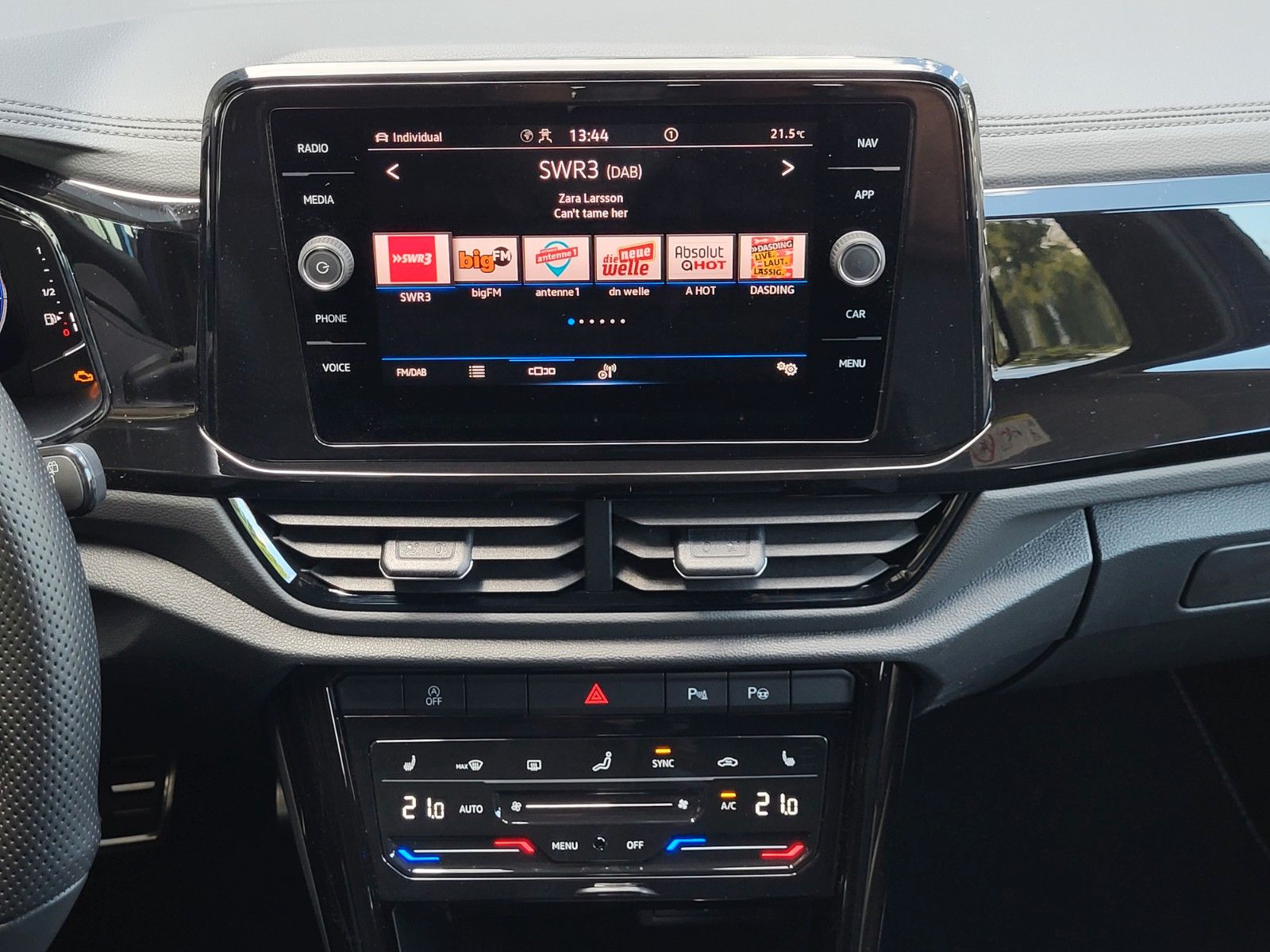 Volkswagen T-Roc R-Line 4Motion - Samsaru's Car Outlet