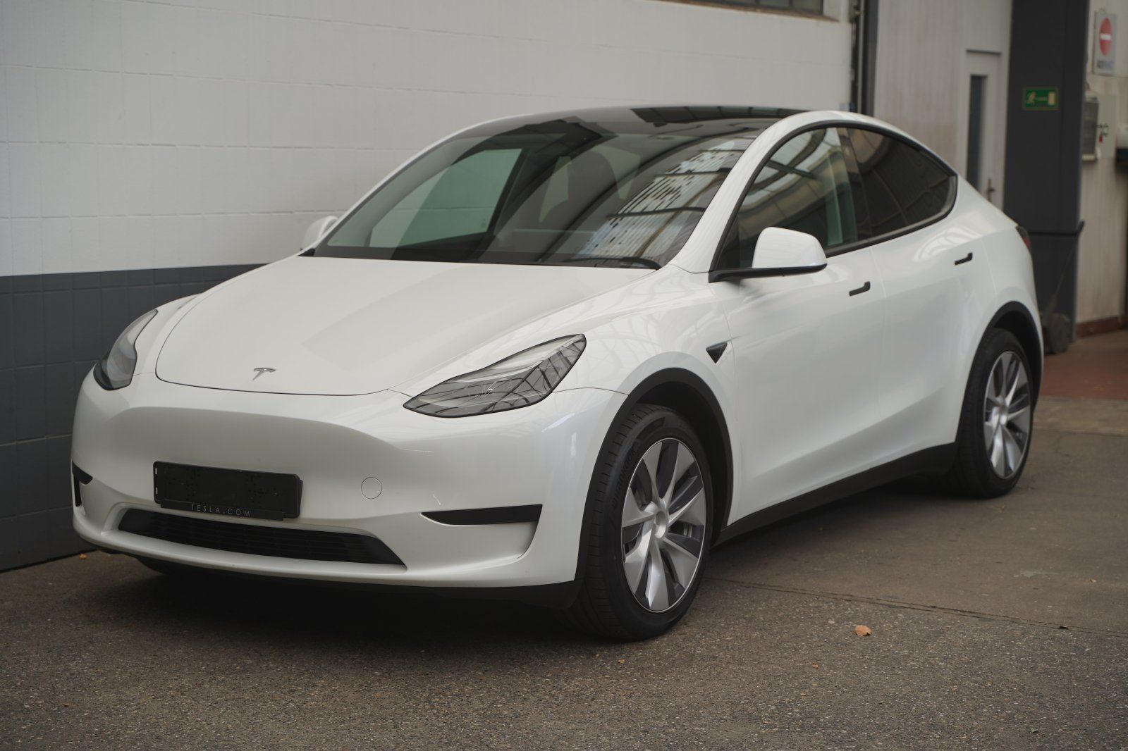 Tesla Model Y Standard Range RWD *1. Hand*unfallfrei*