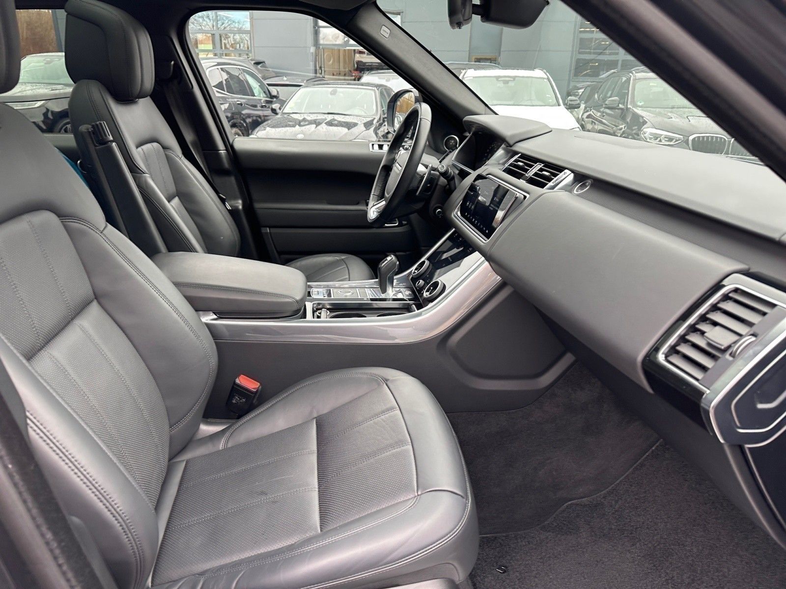 Range Rover Sport 3.0 D300 HSE Dynamic Stealth - Samsaru's Car Outlet