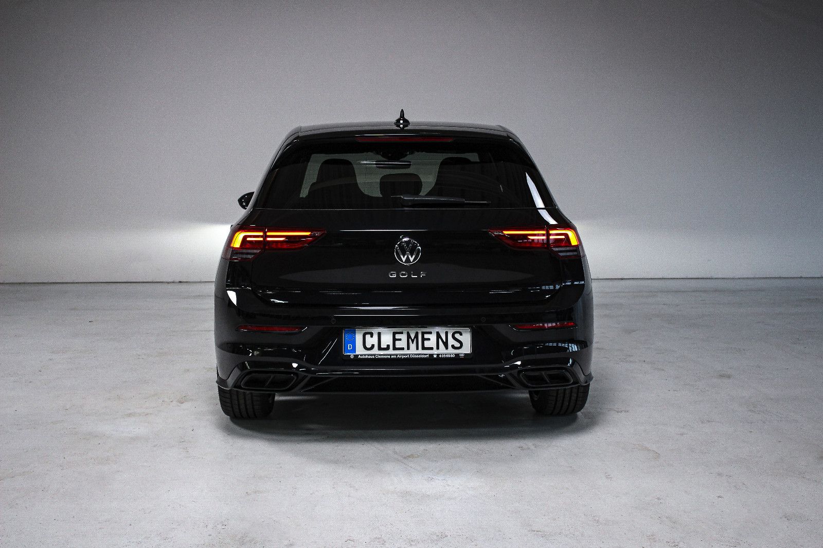 Volkswagen Golf R-Line Black - Samsaru's Car Outlet