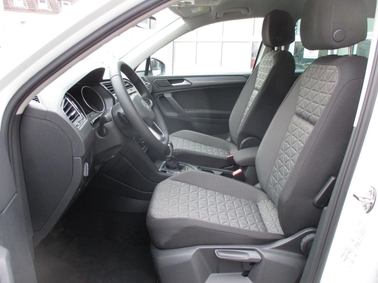 Volkswagen Tiguan 1.5 TSI DSG Life - Samsaru's Car Outlet