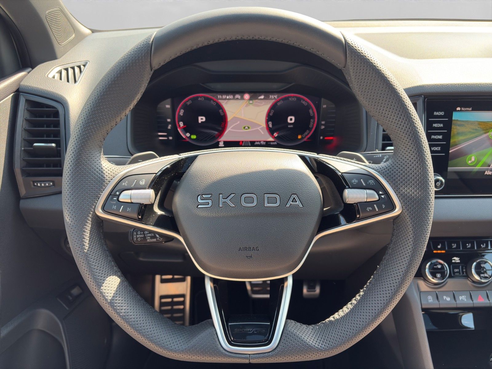 Skoda 5 JAHRE/100TKM GARANTIE+AHK+PANO+360°+TOTWINKEL