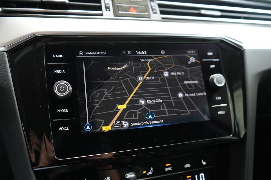 Volkswagen Passat Variant 1.5 TSI DSG Elegance - Samsaru's Car Outlet