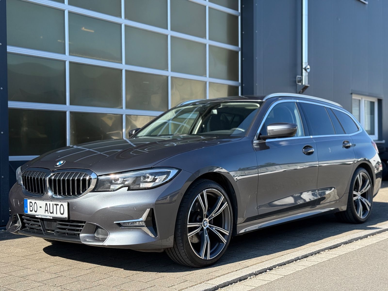 BMW 320 d xDrive LUXURY - Samsaru's Car Outlet