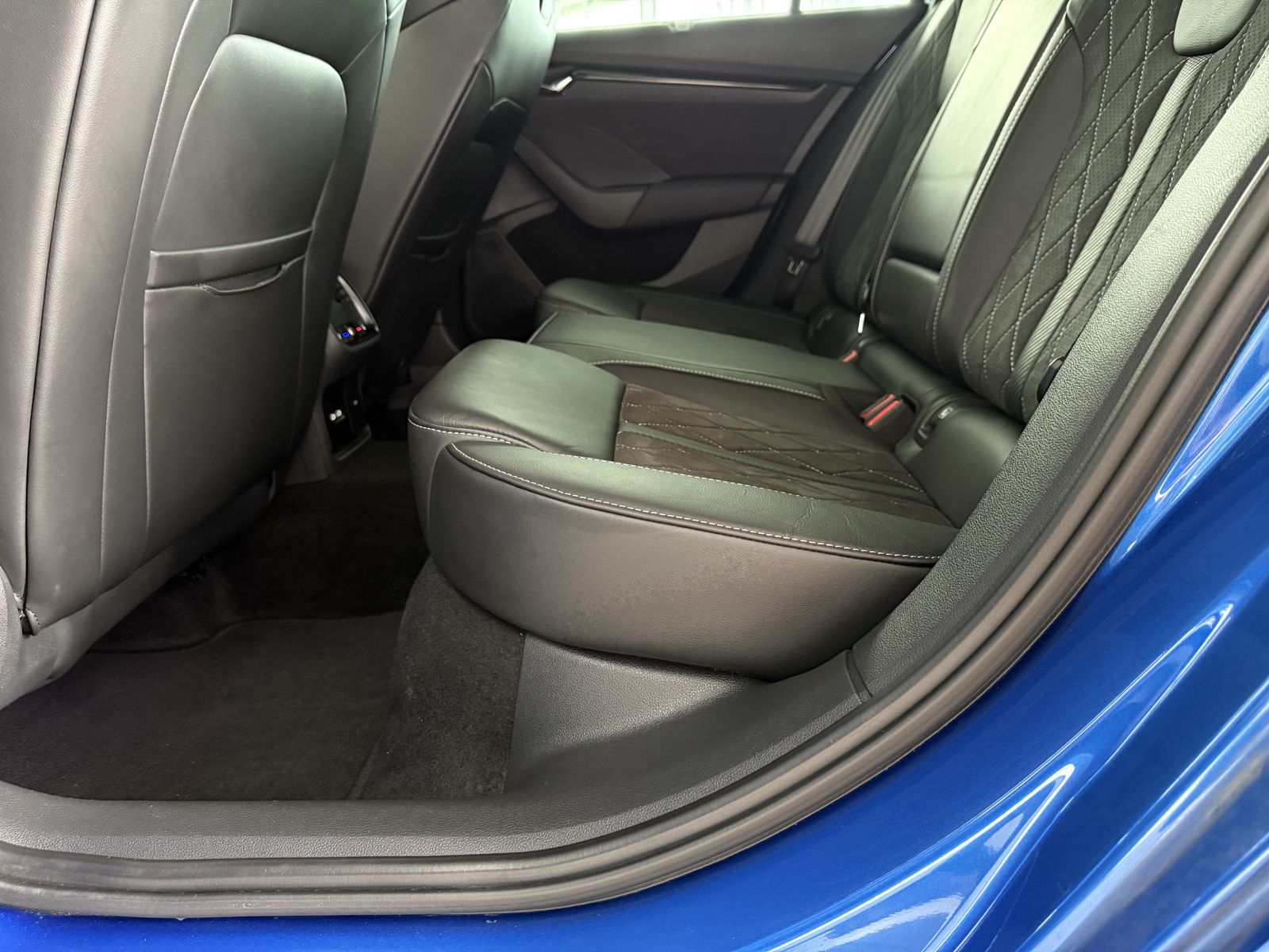 Skoda Octavia Combi RS - Samsaru's Car Outlet