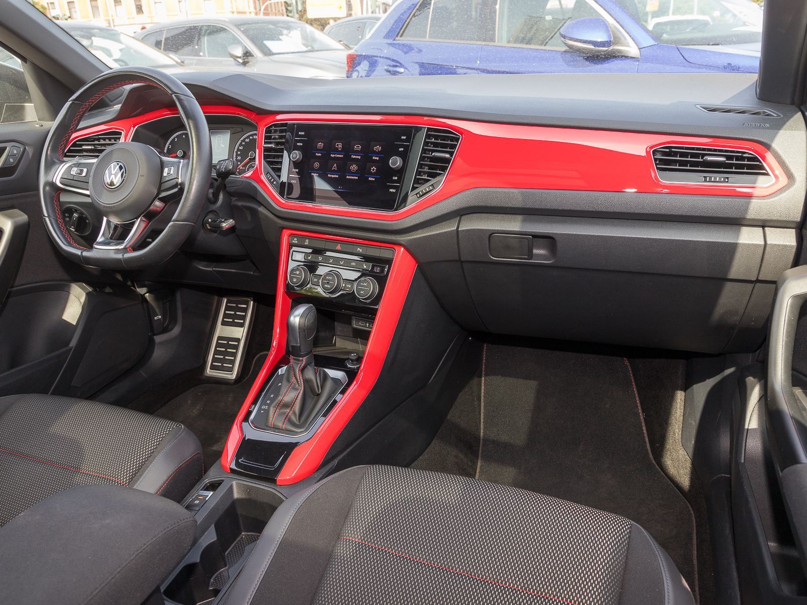 Volkswagen T-Roc 1.5 TSI DSG SPORT - Samsaru's Car Outlet