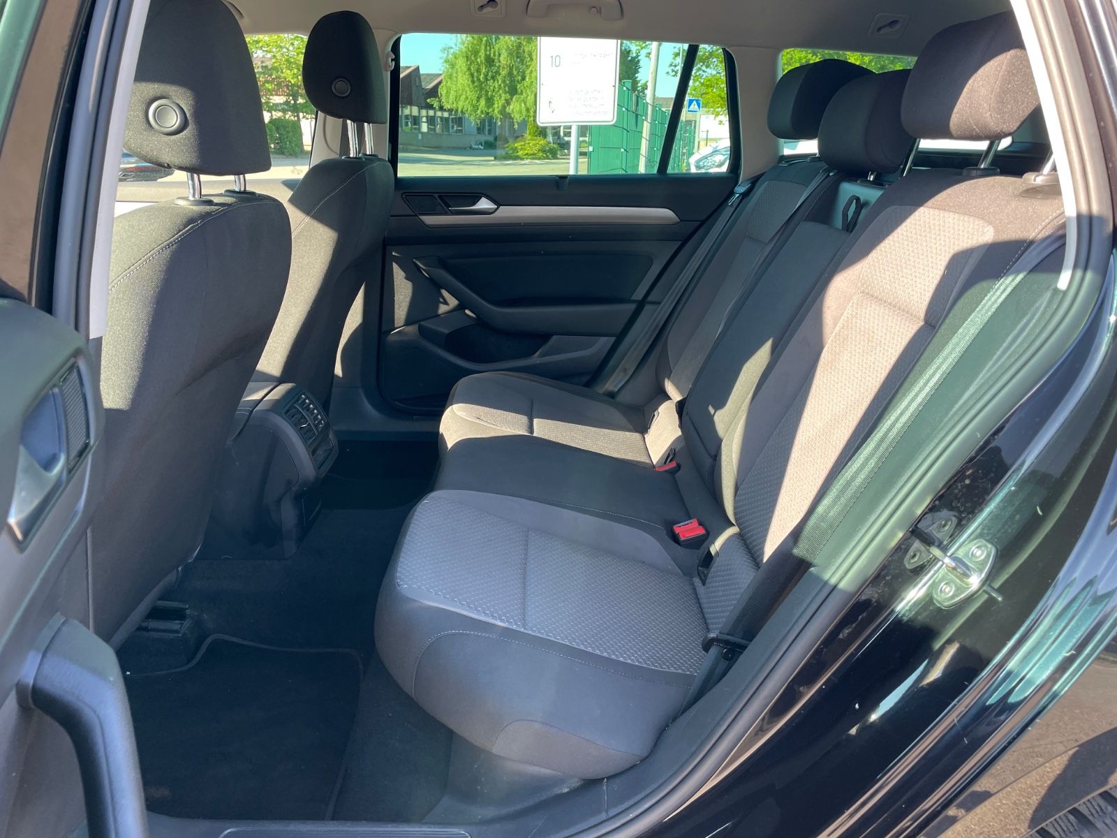 Volkswagen Passat Variant - Samsaru's Car Outlet