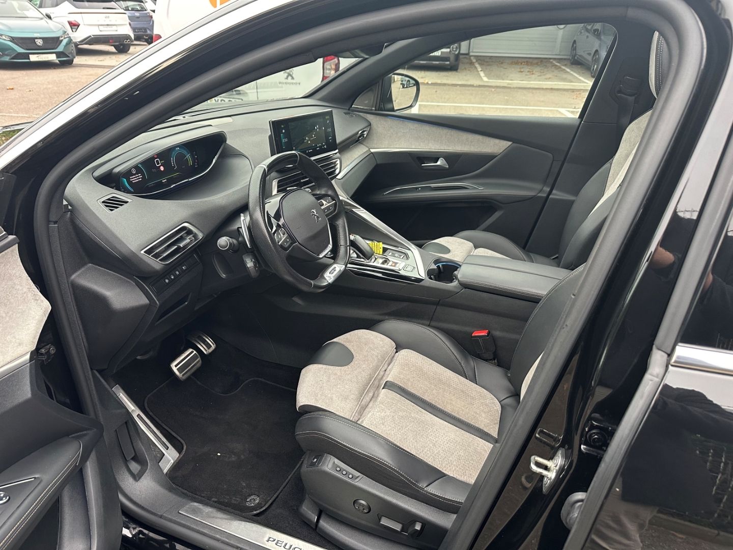 Peugeot 3008 Hybrid4 300 GT El. Panodach Navi Digitales