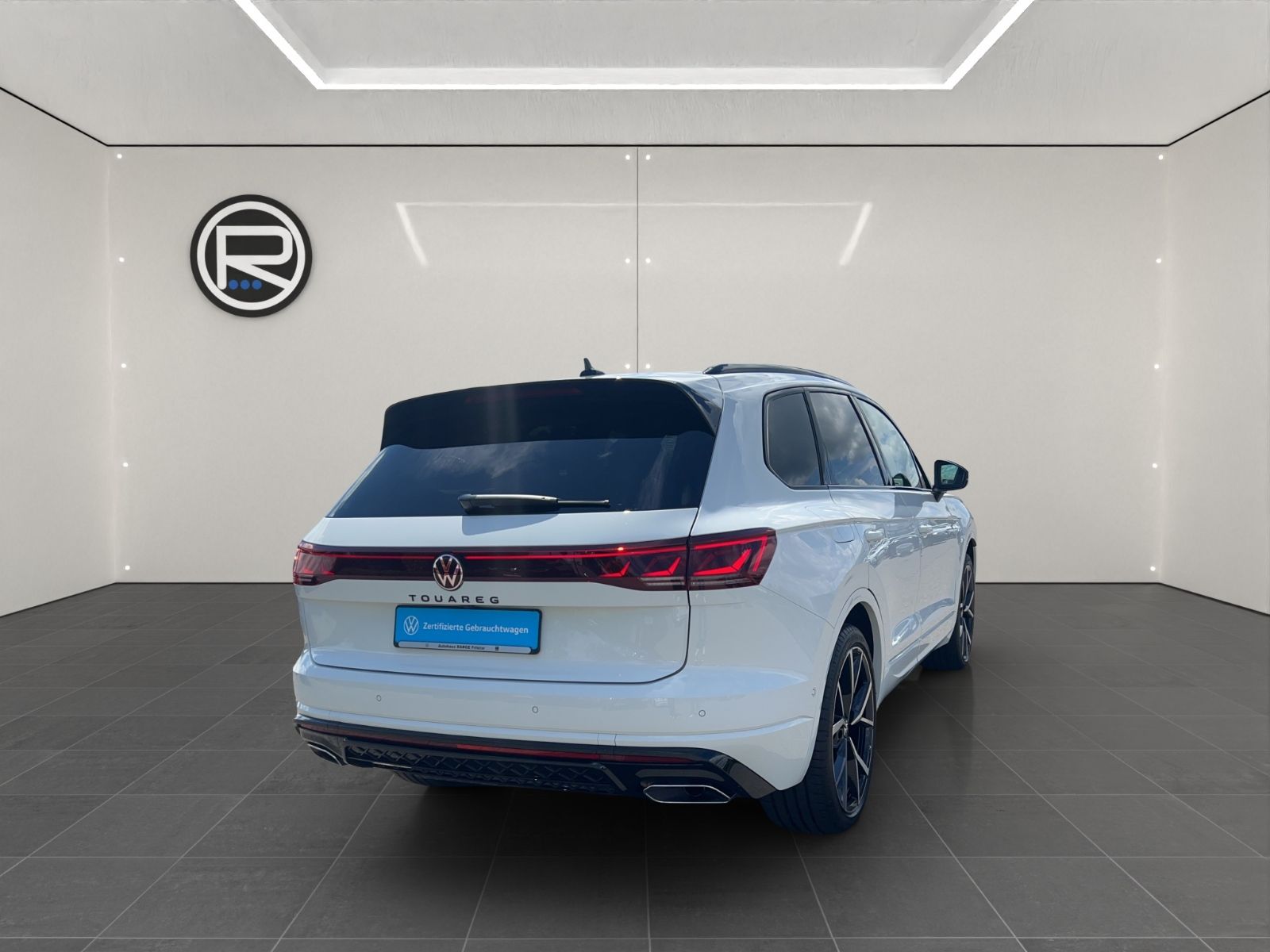 Volkswagen Touareg 3.0 l V6 TDI SCR R-Line 4MOTION - Samsaru's Car Outlet