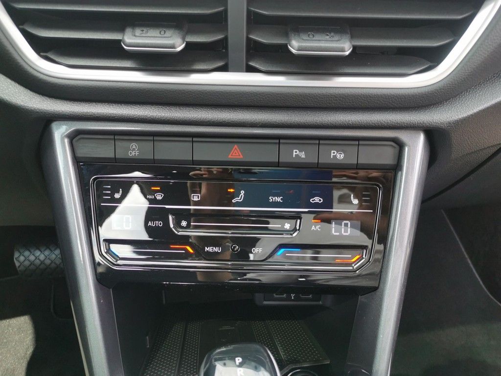 Volkswagen T-Roc 1.5 TSI DSG Style - Samsaru's Car Outlet