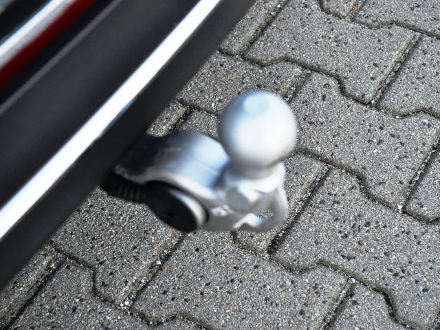 Volkswagen Tiguan 2.0 TDI DSG Elegance - Samsaru's Car Outlet