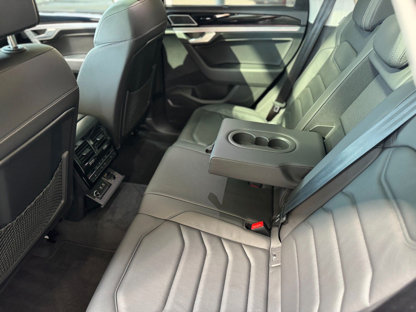 Volkswagen Touareg 3.0TDI Elegance 4Motion - Samsaru's Car Outlet