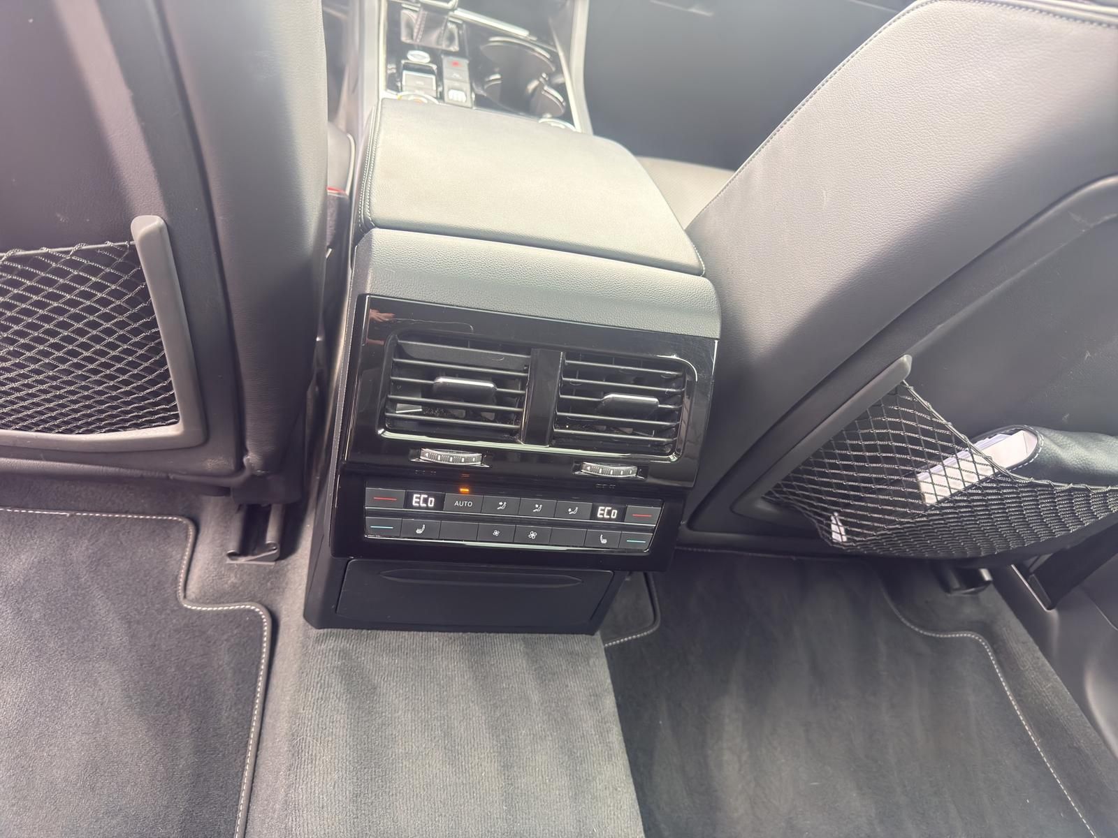 Volkswagen Touareg 3.0V6 TDI DSG R-Line 4x4*ST.HZG*PANO*360