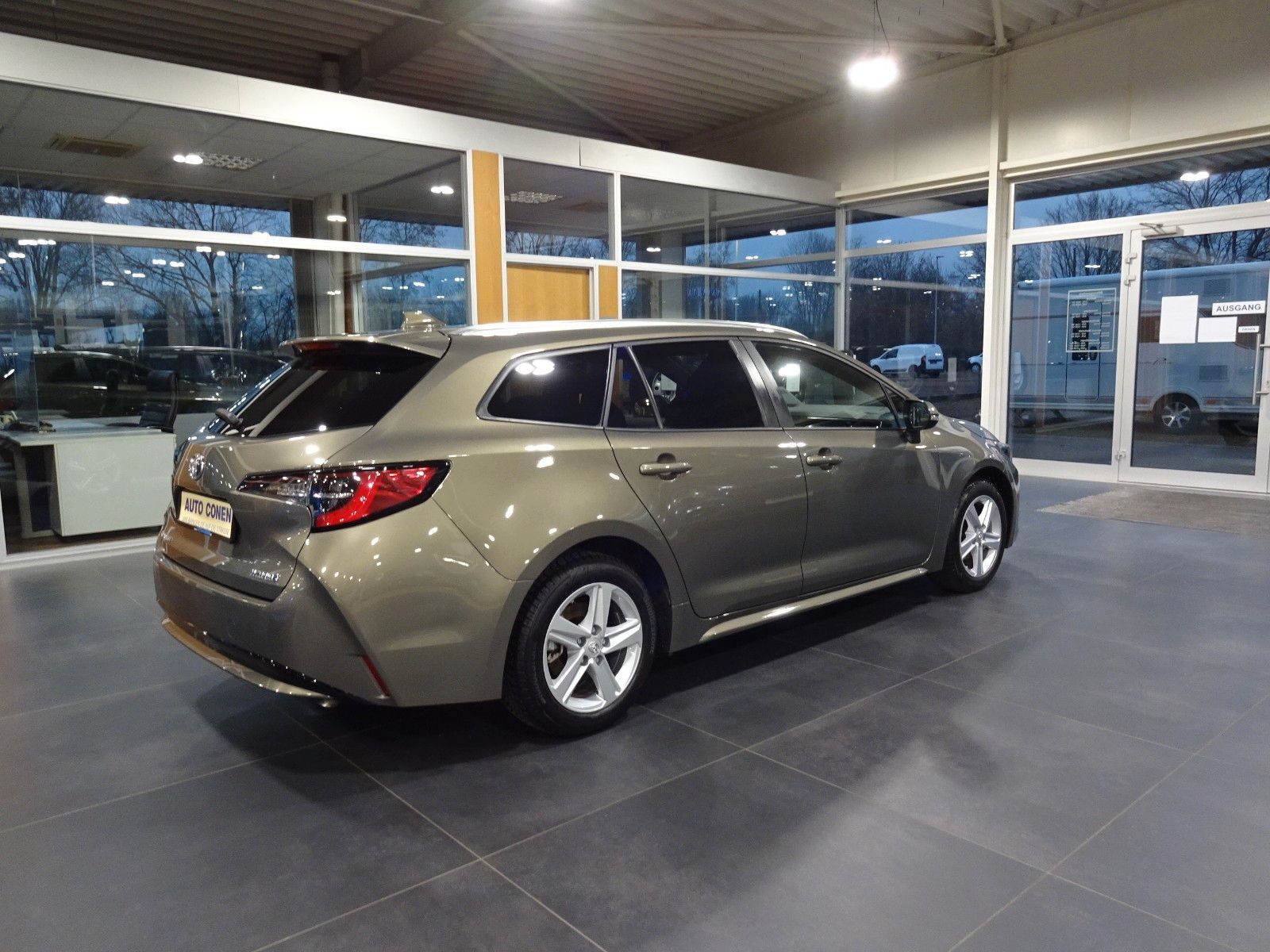 Toyota Corolla Touring Hybrid Active - Samsaru's Car Outlet