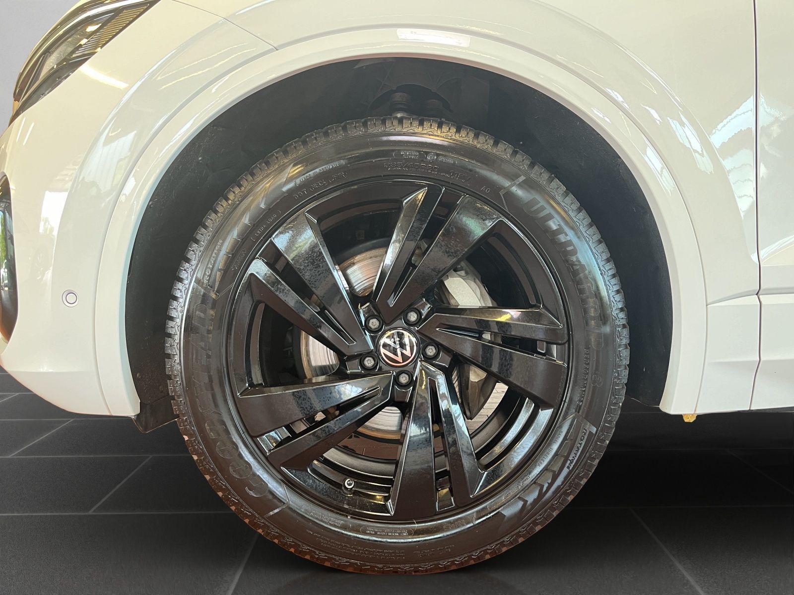 Volkswagen Touareg R-Line 3.0 TDI - Samsaru's Car Outlet