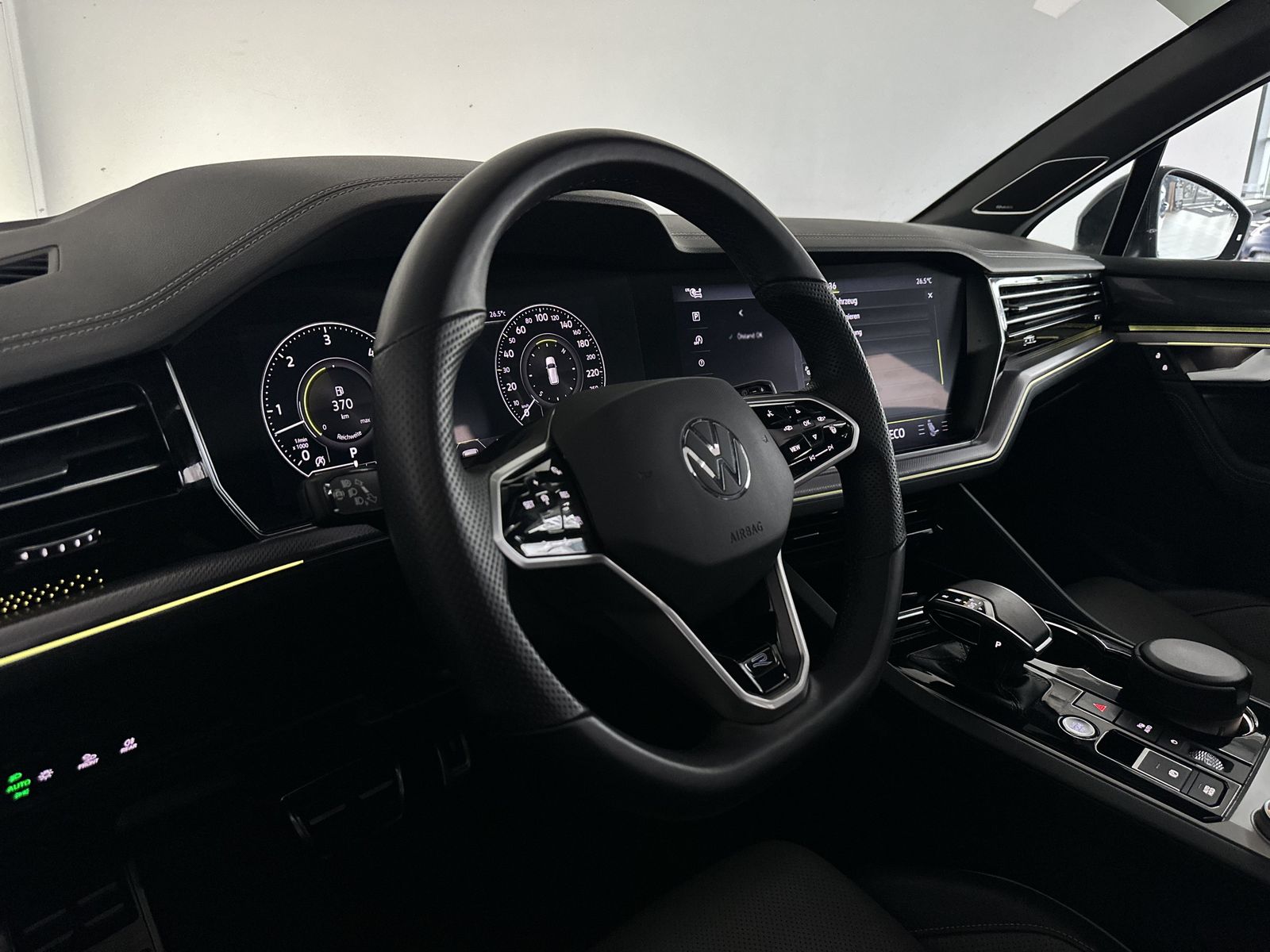 Volkswagen Touareg R-Line BLACK - Samsaru's Car Outlet