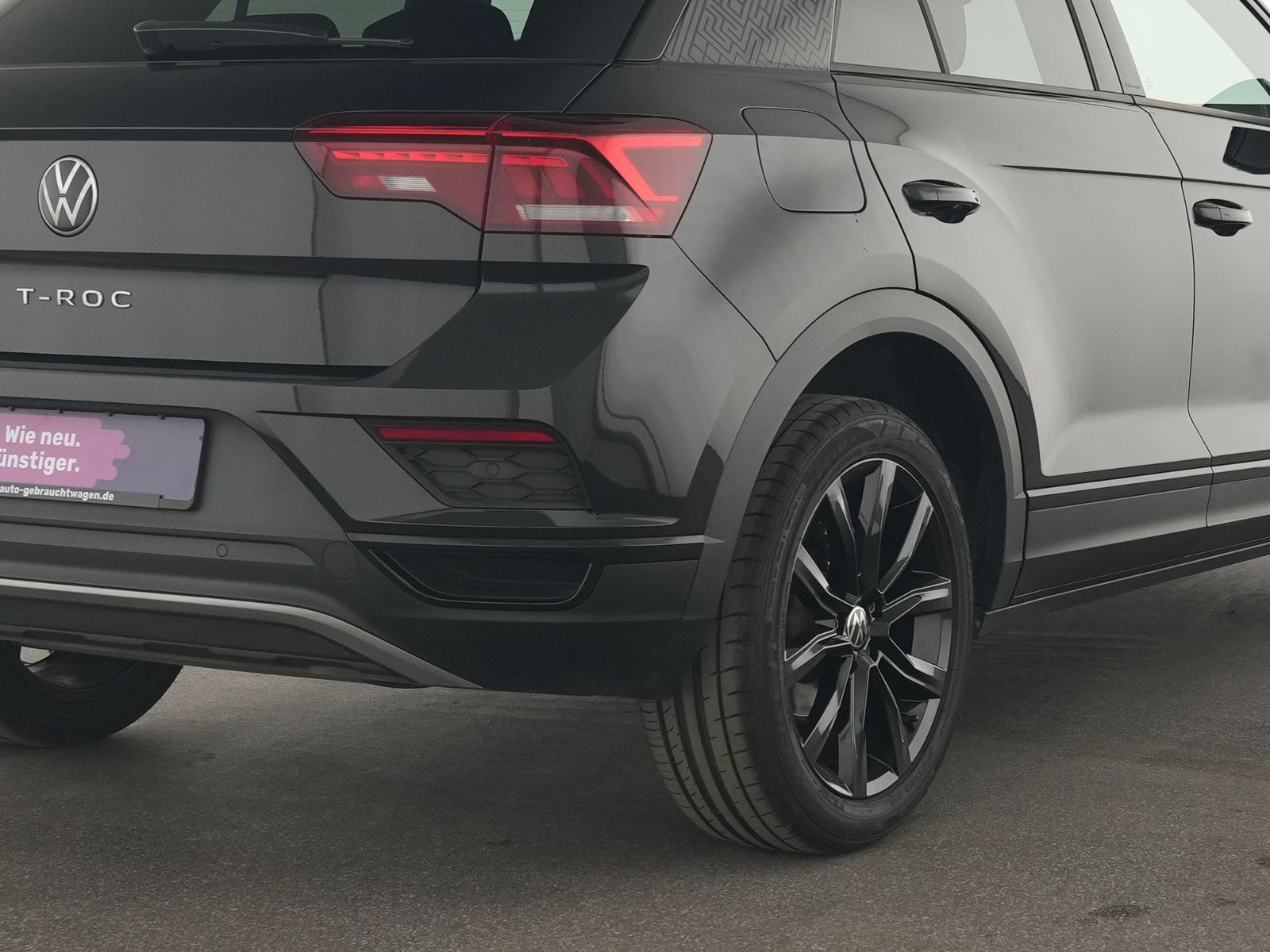 Volkswagen T-Roc Sport - Samsaru's Car Outlet