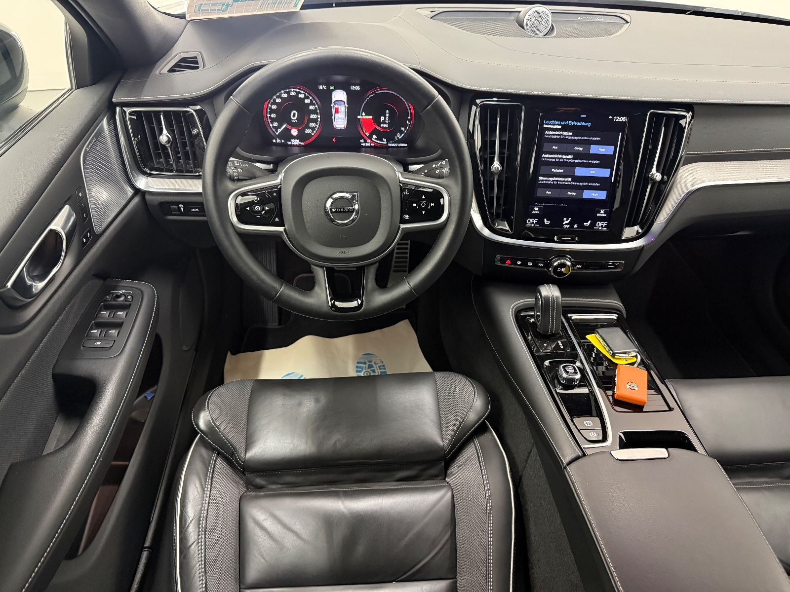 Volvo V60 Kombi Plus Dark Recharge Plug-In Hybrid AWD