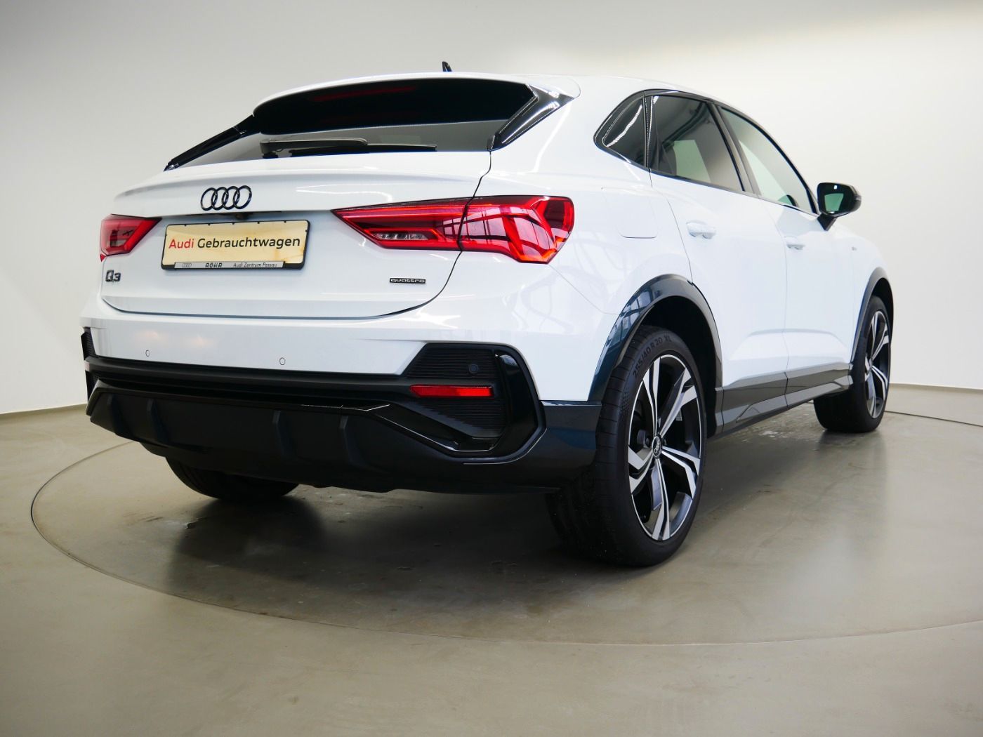 Audi Q3 Sportback 40 TDI quattro S line - Samsaru's Car Outlet