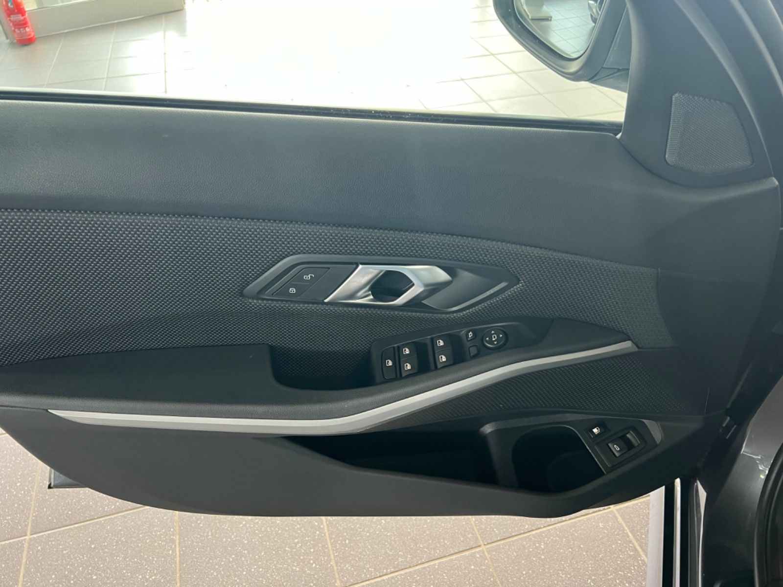 BMW 330 e Touring Advantage - Samsaru's Car Outlet