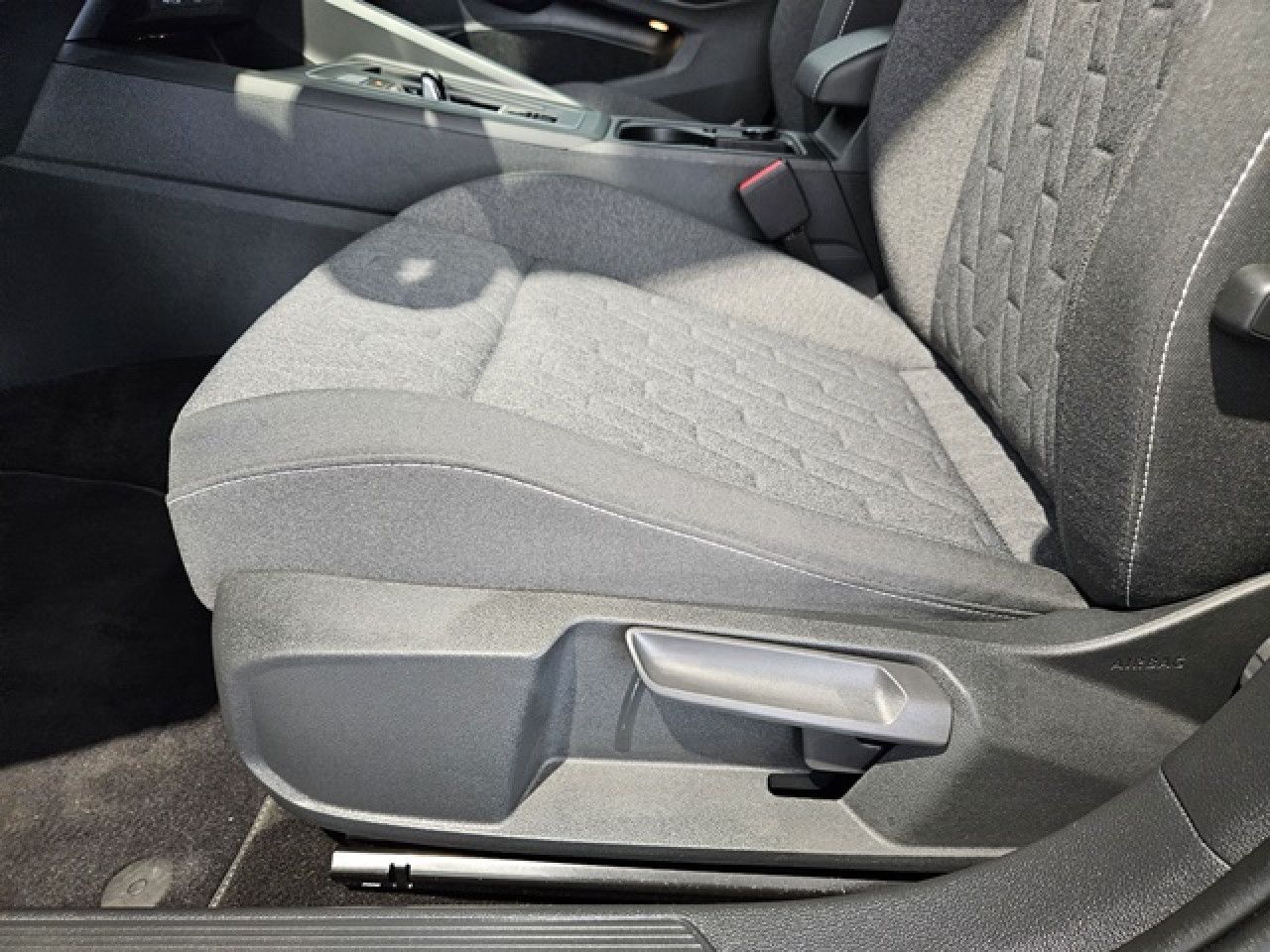 Volkswagen Golf 1.5 eTSI Move - Samsaru's Car Outlet
