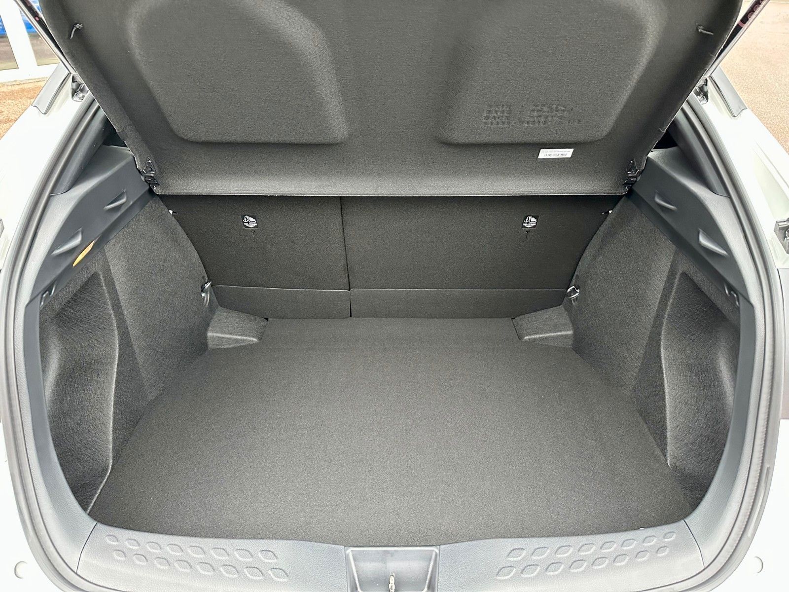 Toyota C-HR Flow 1.8-l-VVTi Hybrid - Samsaru's Car Outlet