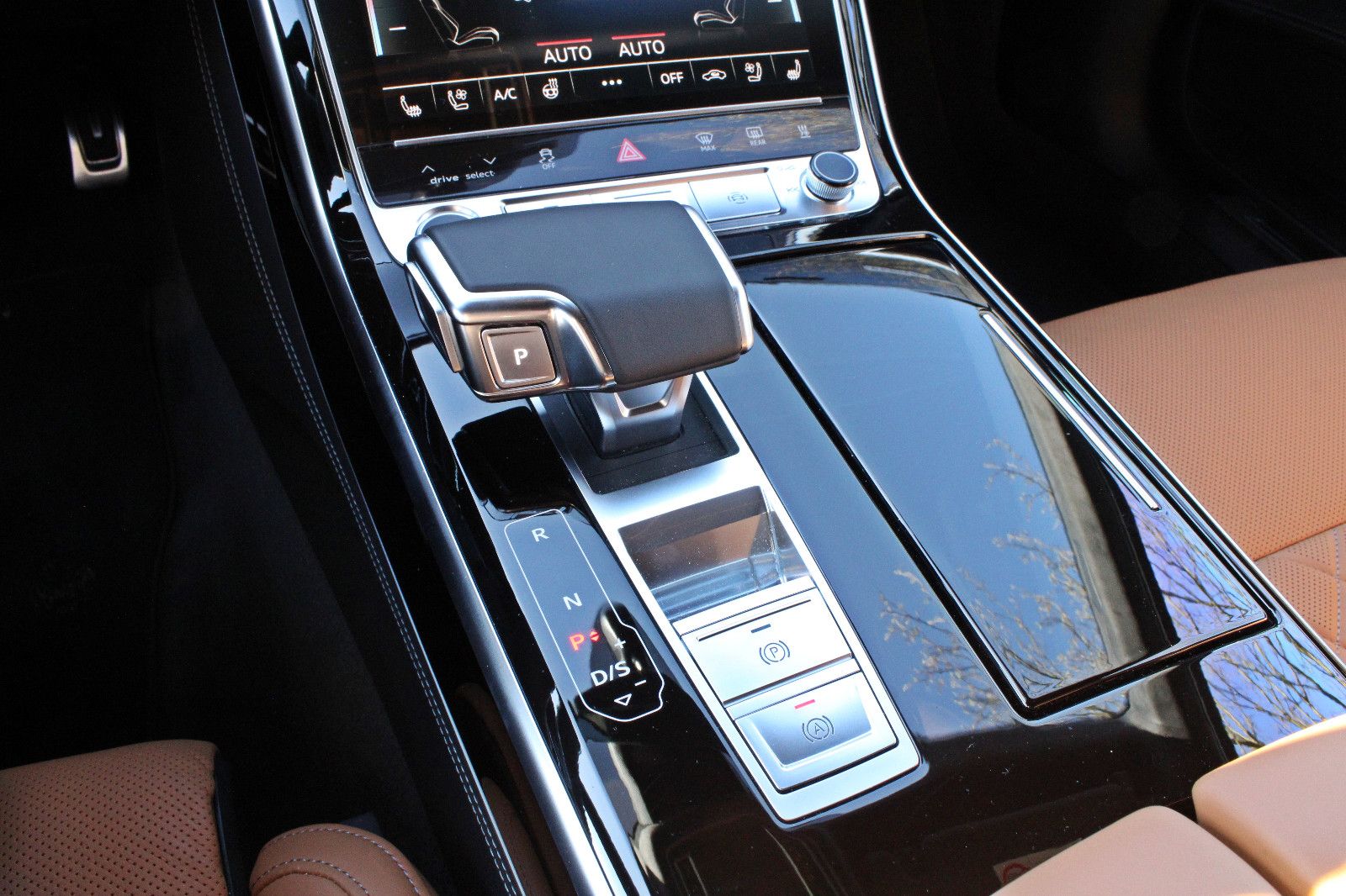 Audi A8 Lang 55TFSI PANO AHK FONDPAKET DIGITAL LED" → "Audi A8 Lang 55TFSI - Samsaru's Car Outlet