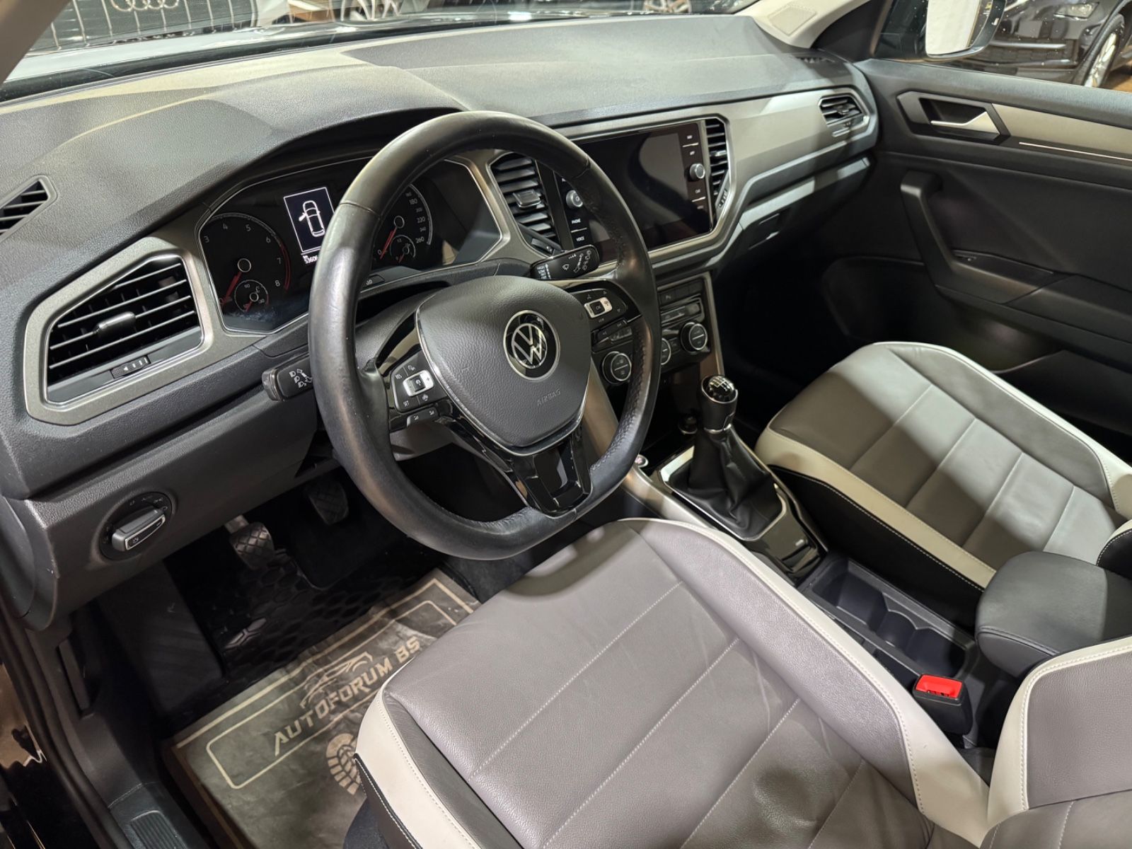 Volkswagen T-Roc Style 1.5 TSI - Samsaru's Car Outlet