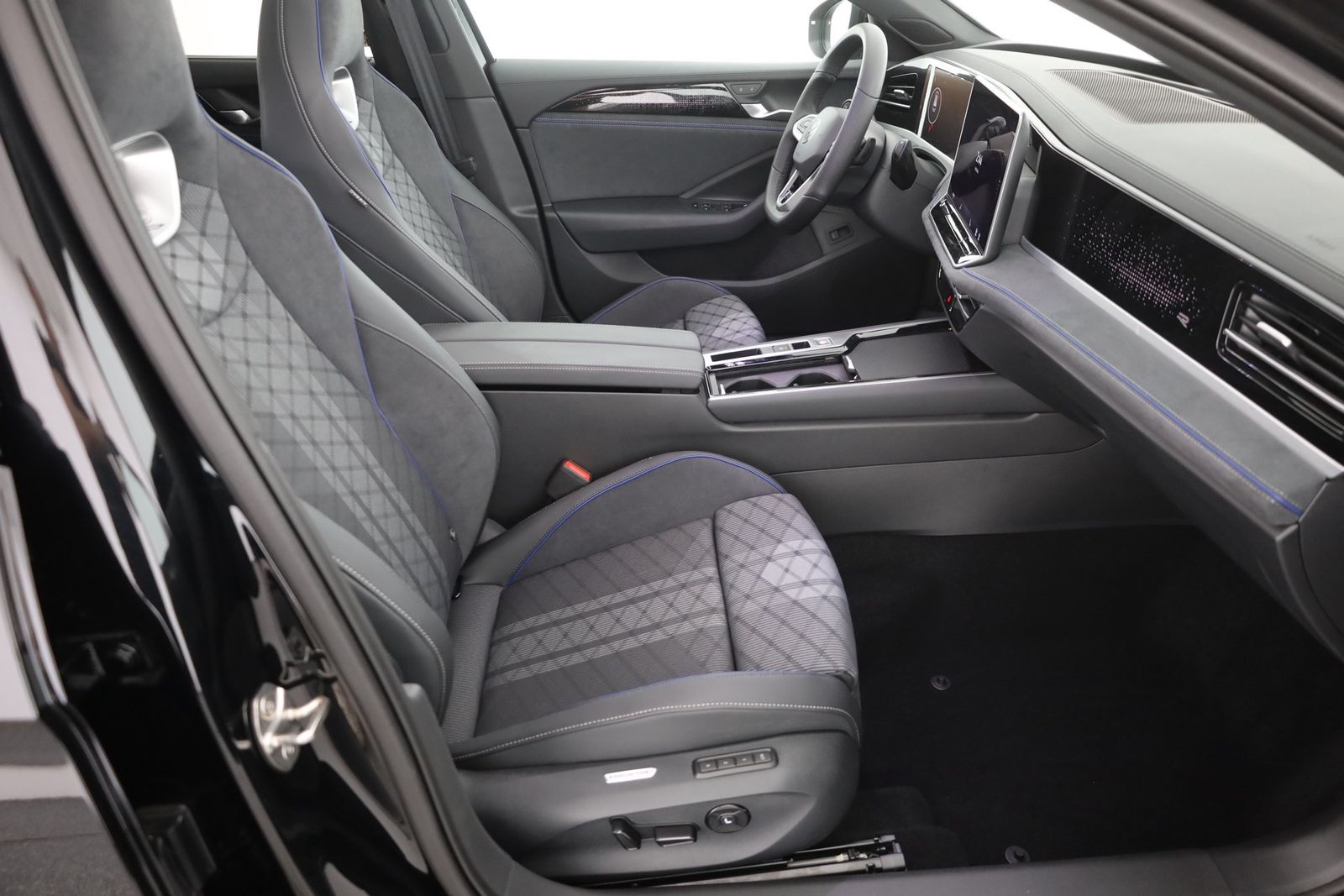 Volkswagen Passat Variant R-Line 2.0 TSI DSG Matrix Pano AH