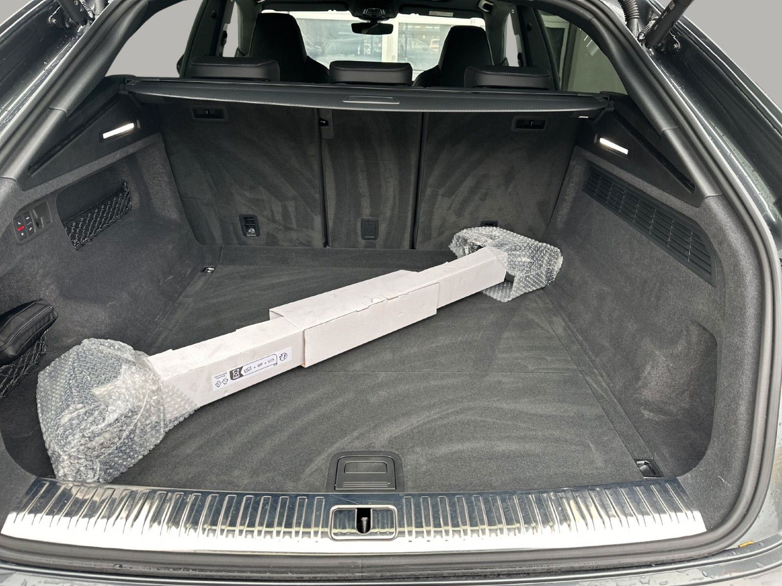 Audi RSQ8 quattro Dynamik+/305km/h/B&O/Massage