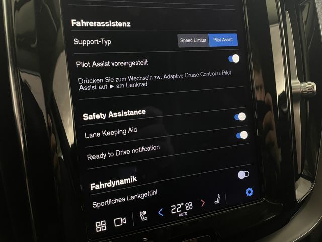 Volvo XC60 Core AWD 2.0 NAVI+SITZHEIZ+KAMERA+AHK+LED